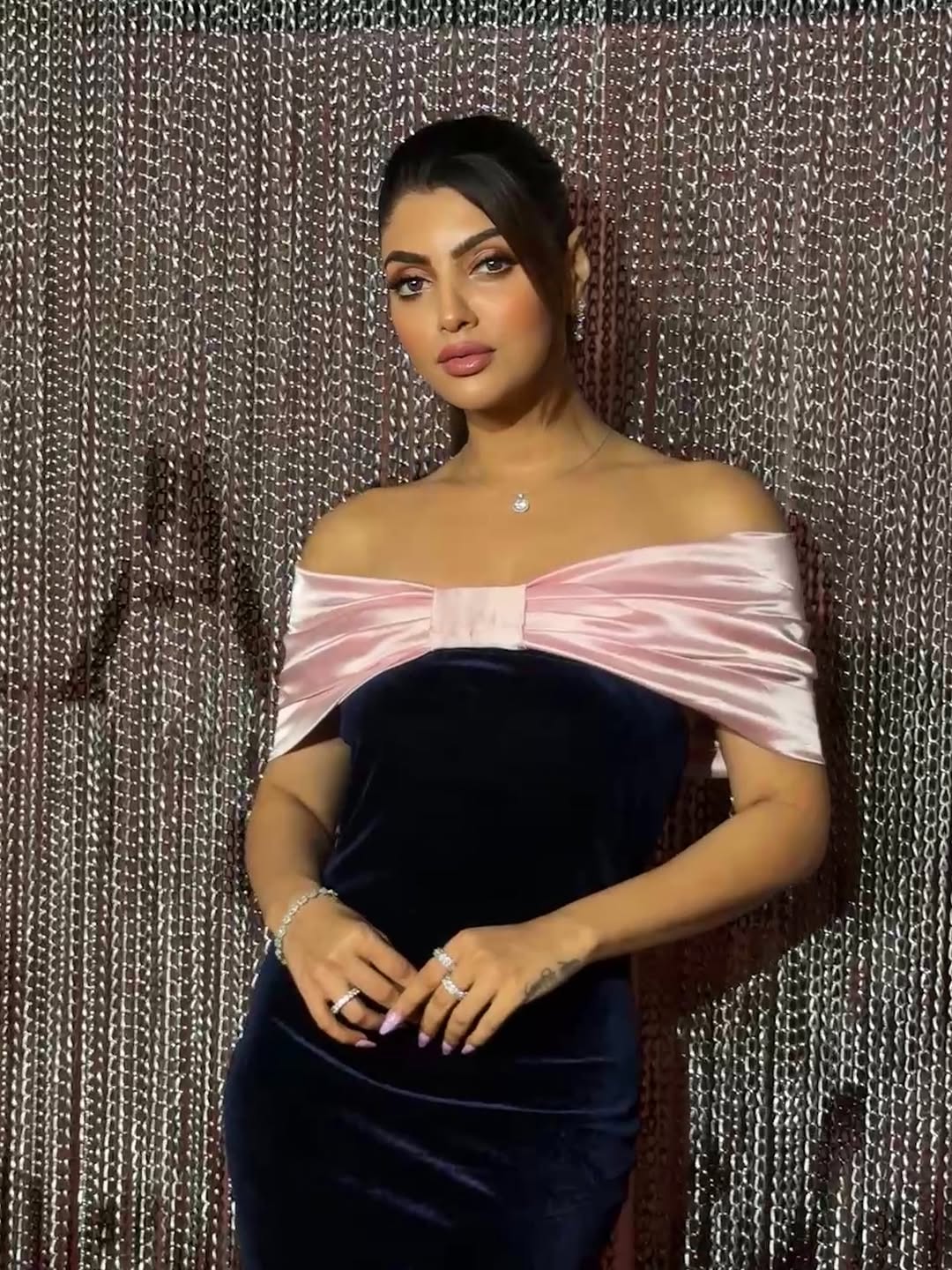 Bow Off Shoulder Velvet Bodycon Dress