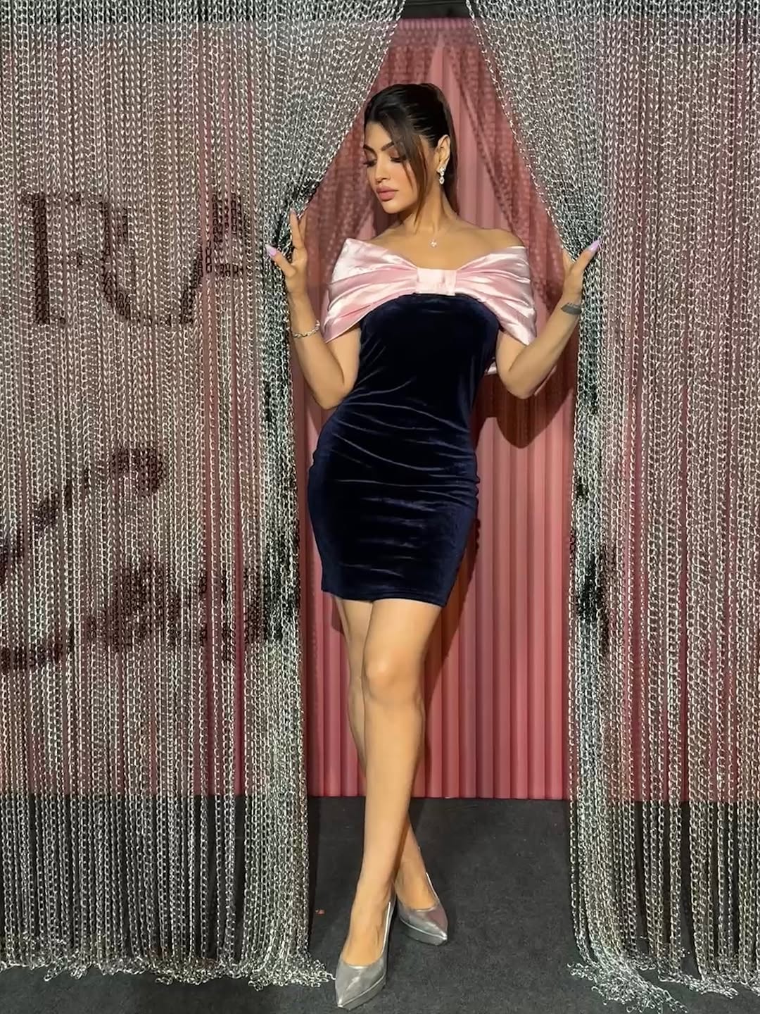 Bow Off Shoulder Velvet Bodycon Dress