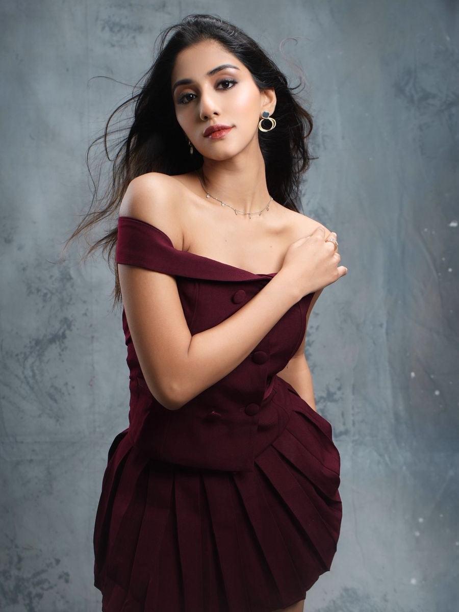 Off Shoulder Waist Top & Pleated Skirt Coord Set