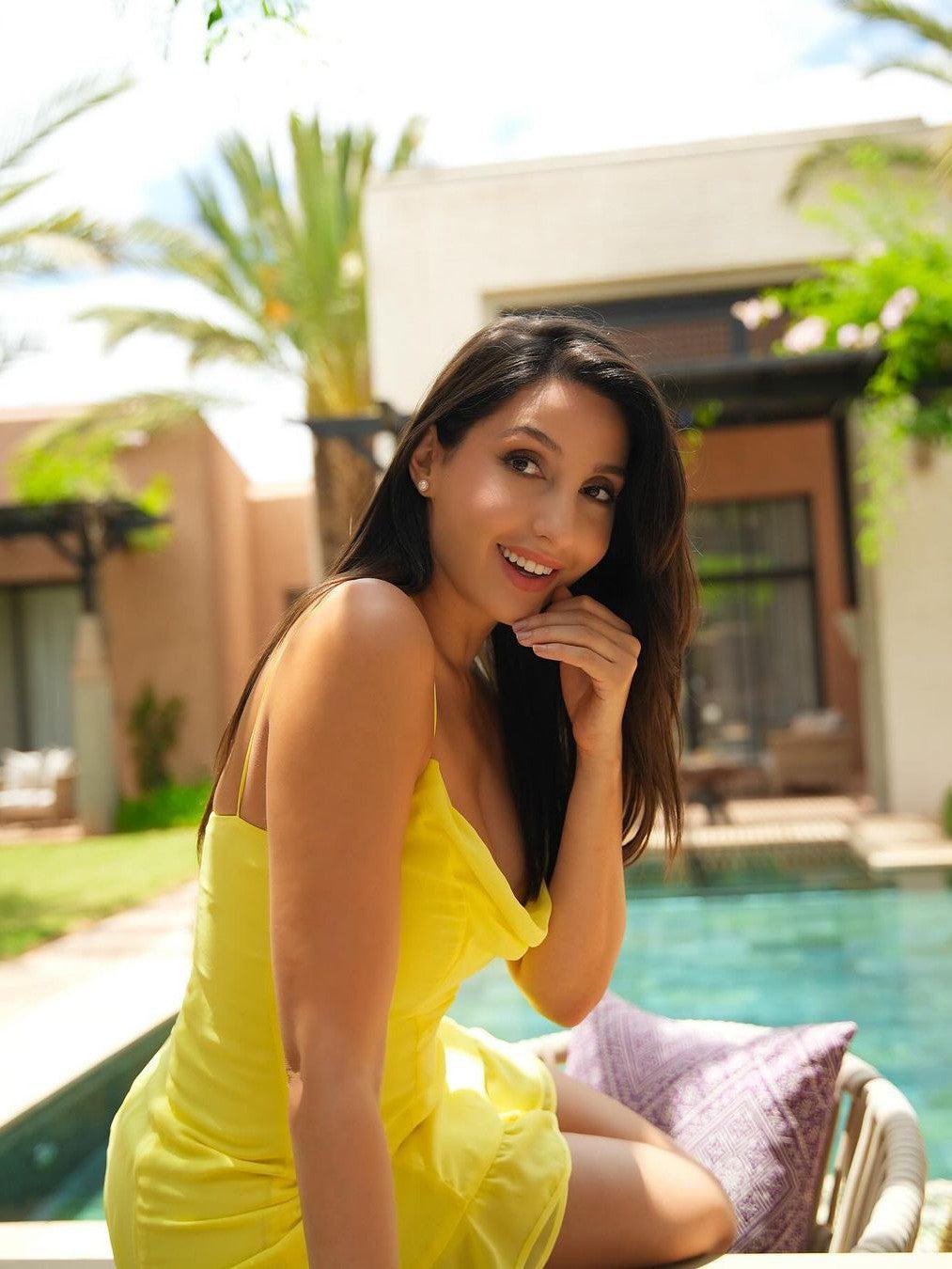 Halterneck Backless Lace Short Dress