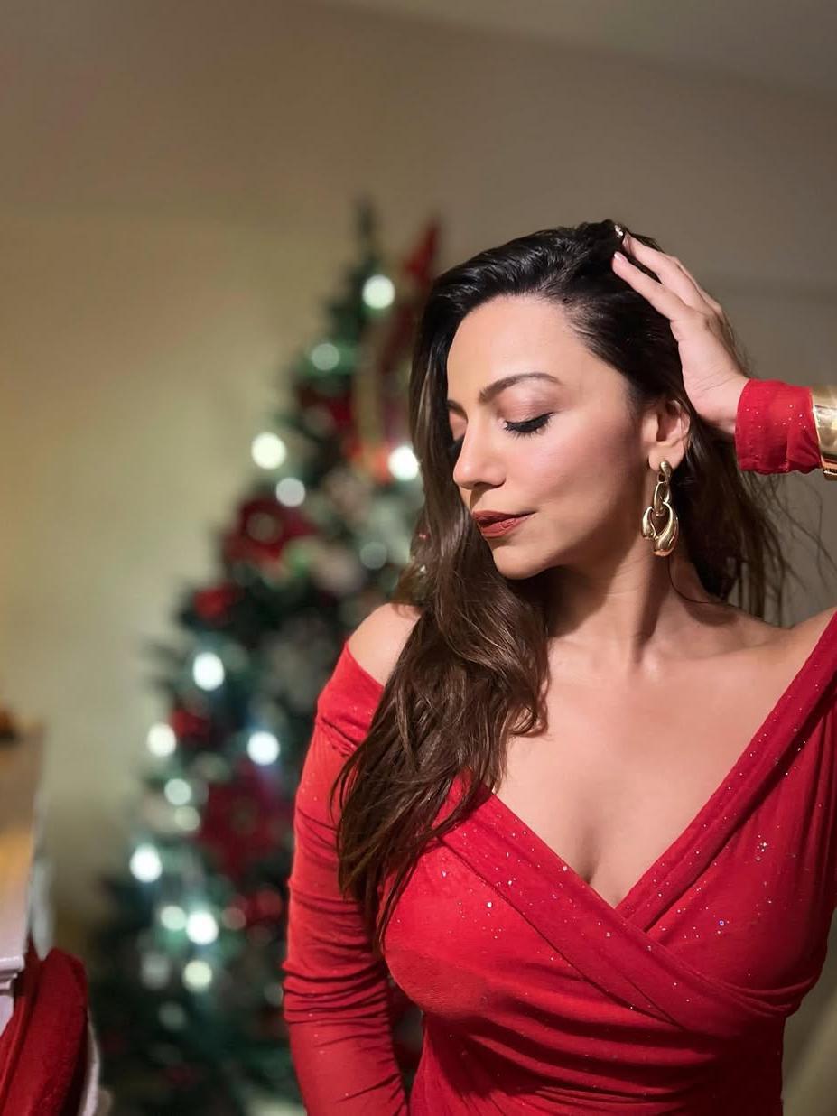 Red Off Shoulder Sheath Pleated Dress