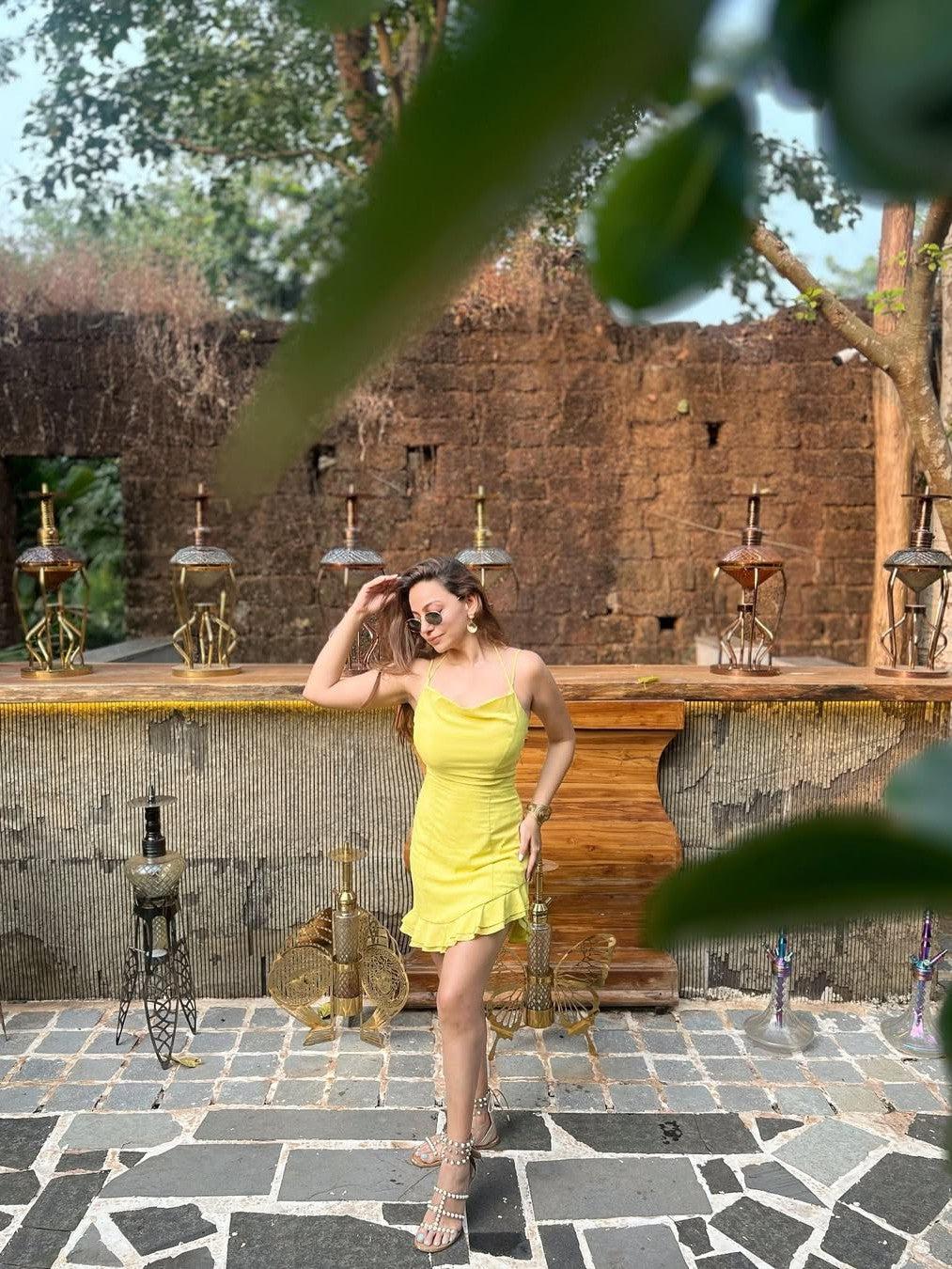 Halterneck Backless Lace Short Dress