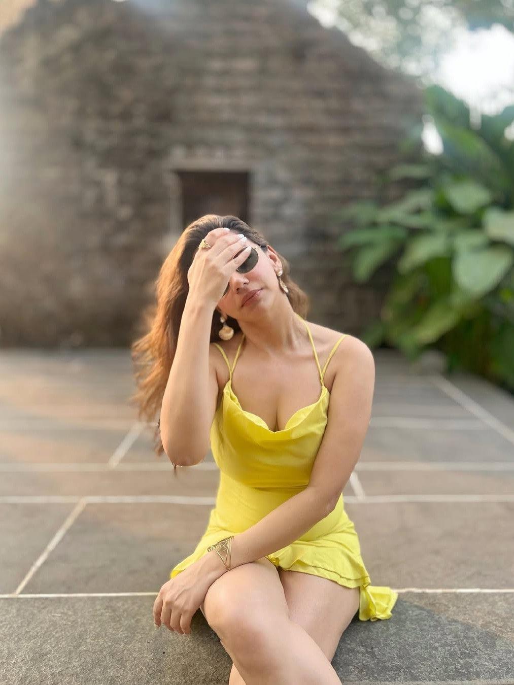 Halterneck Backless Lace Short Dress