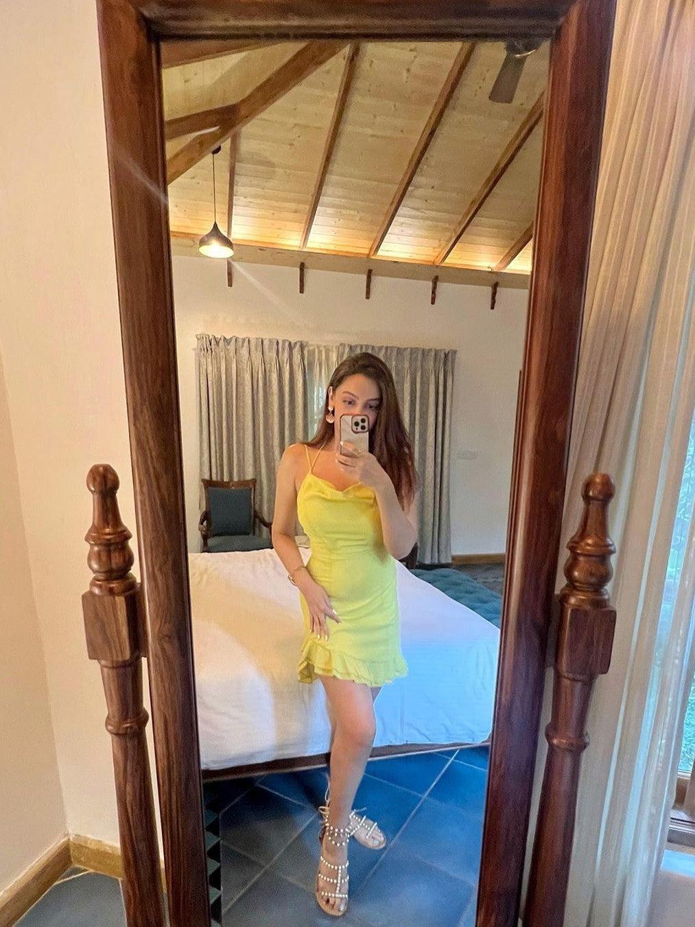 Halterneck Backless Lace Short Dress