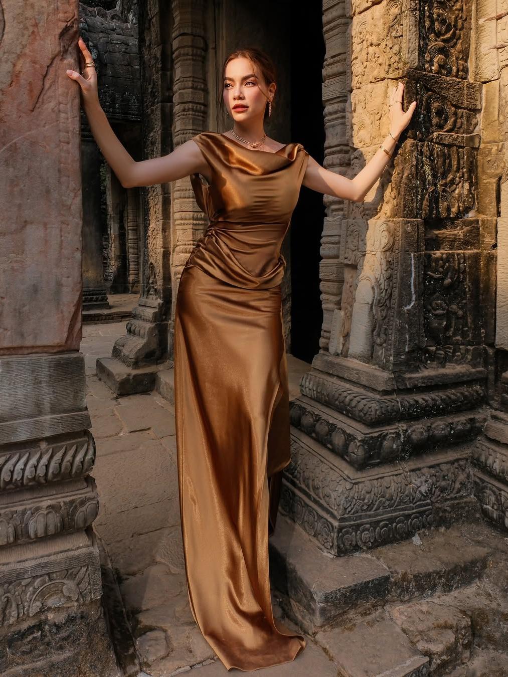 3d Rose Applique Backless Slit Maxi Dress