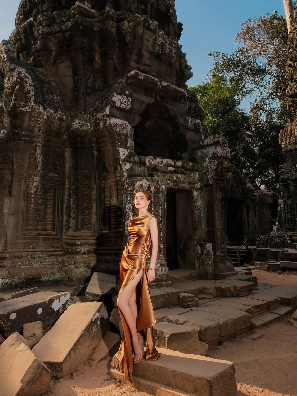 3d Rose Applique Backless Slit Maxi Dress